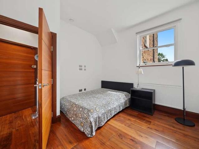 Flat for sale in London Borough of Islington, Greater London
