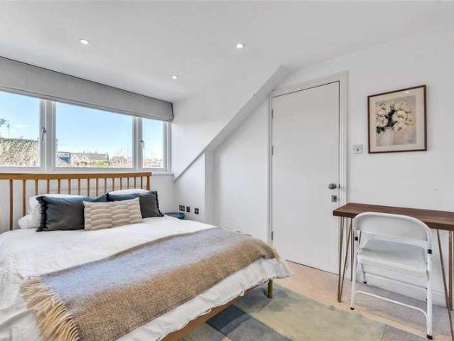 Flat for sale in Gospel Oak, Greater London