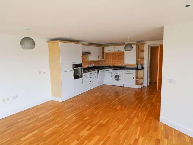 Flat for sale in Newham, Penweathers