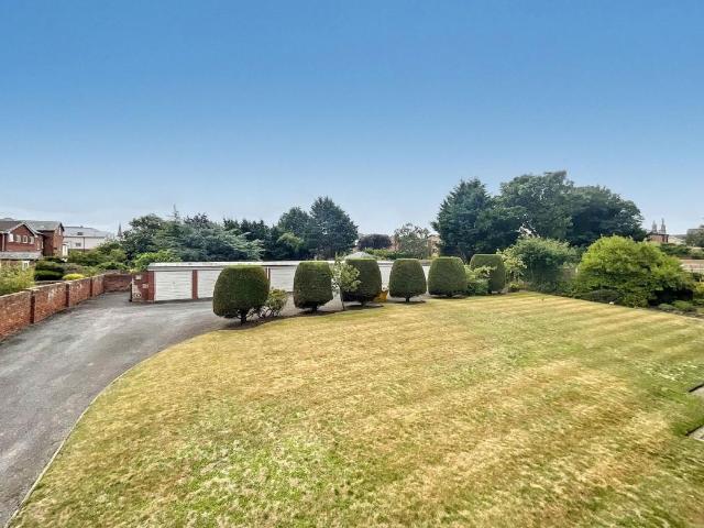 Flat for sale in Southport, Meols Cop