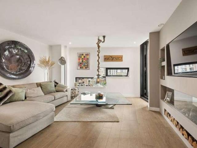 Flat for sale in Georgia, Greater Manchester