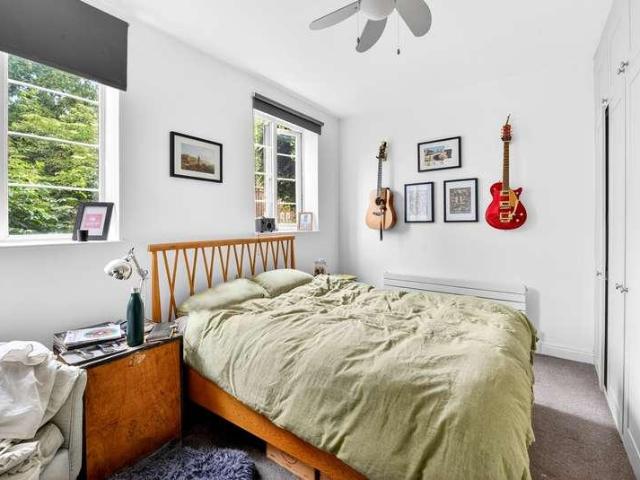 Flat for sale in Dalston, De Beauvoir Town