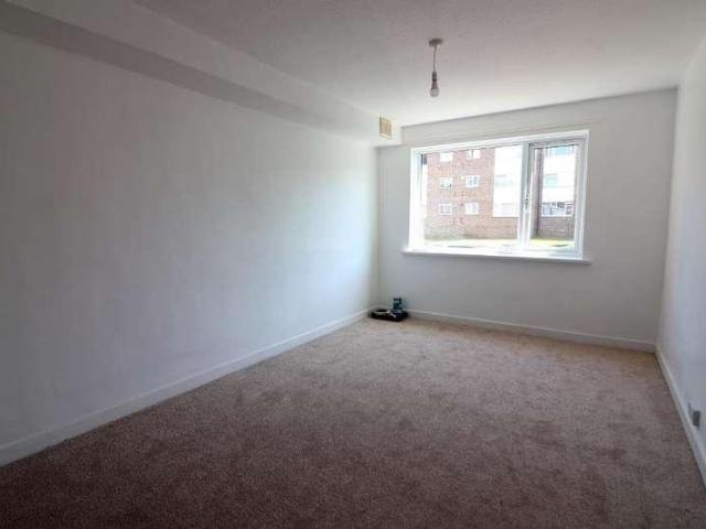 Flat for sale in Spring Park, Luton