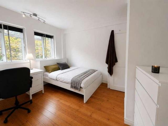 Flat for sale in London Borough of Hammersmith and Fulham, Greater London