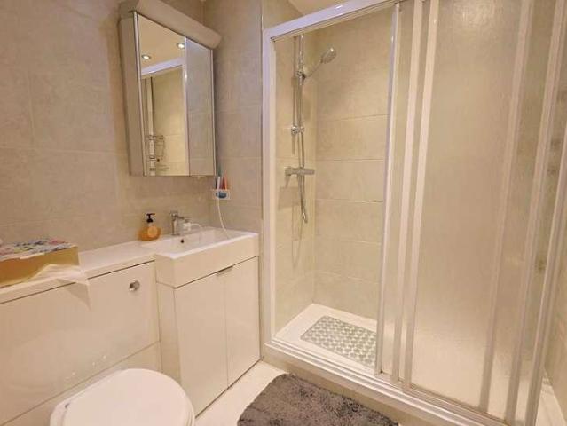 Flat for sale in Edgware, London Borough of Barnet