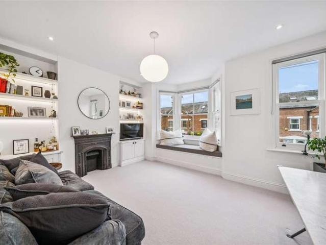 Flat for sale in London Borough of Ealing, Greater London