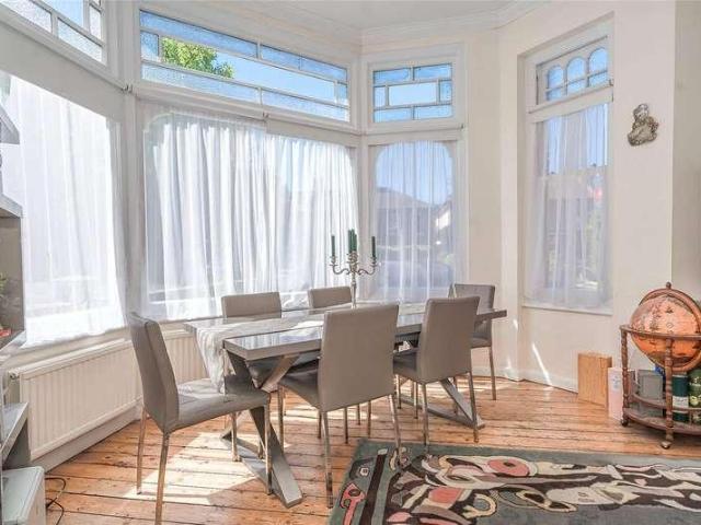 Flat for sale in Fortis Green, Greater London