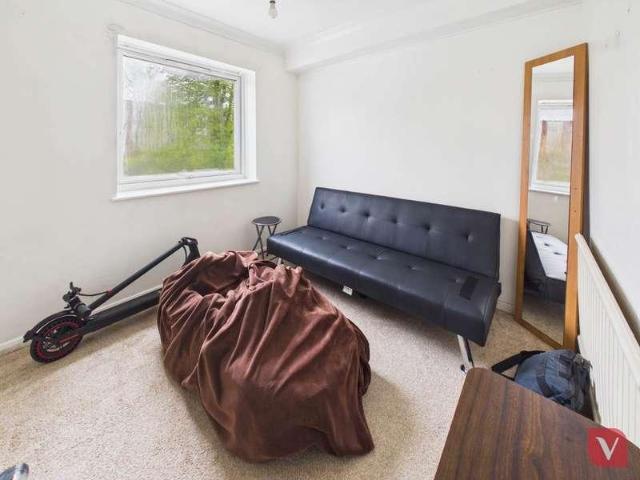 Flat for sale in Spring Park, Luton