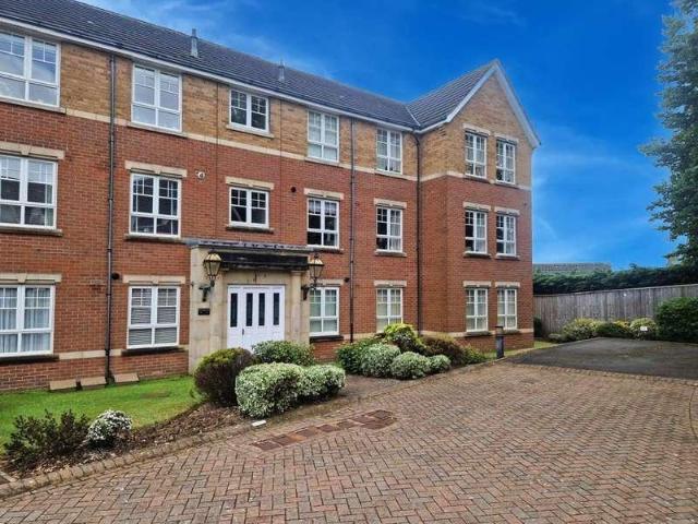 Flat for sale in Withycombe, Budlake
