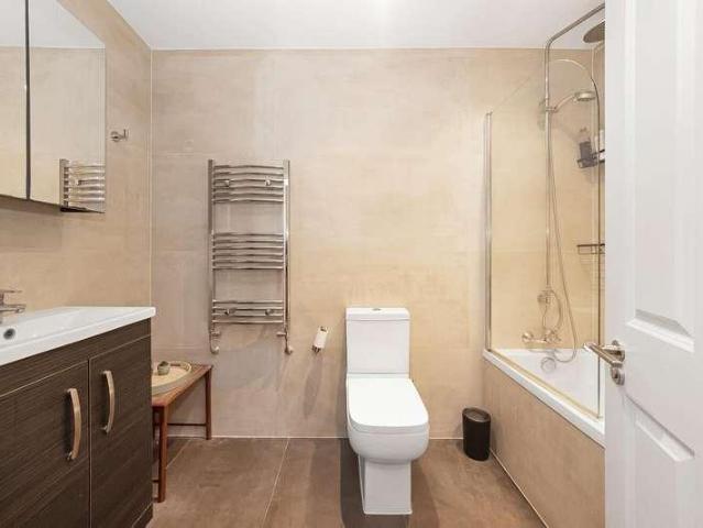 Flat for sale in Crystal Palace, Greater London