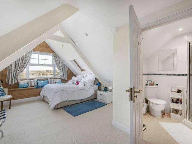 Flat for sale in Penbeagle, Cornwall