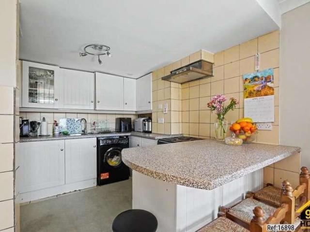 Flat for sale in Midway, Kent