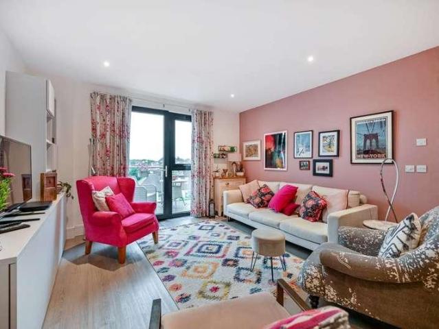 Flat for sale in New Malden, New Malden