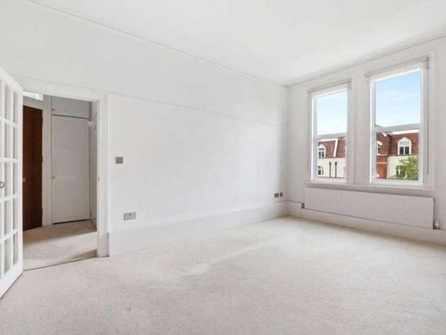 Flat for sale in West Hampstead, Greater London