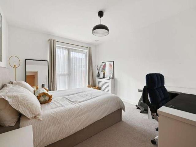 Flat for sale in Palmers Green, Greater London