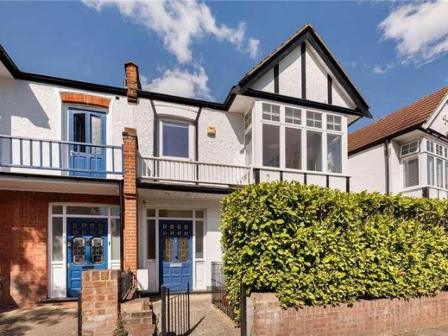 Flat for sale in London Borough of Ealing, Greater London