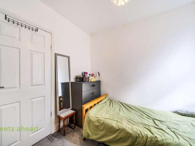 Flat for sale in London Borough of Croydon, Thornton Heath