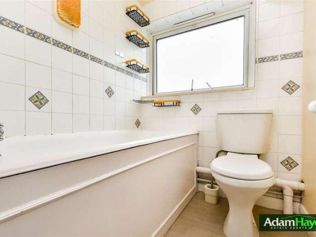 Flat for sale in Finchley, Greater London