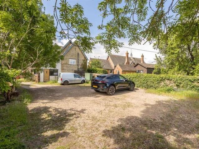 Flat for sale in Evershot, Oxfordshire