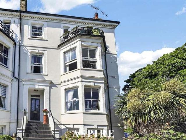 Flat for sale in Alton Barnes, Essex
