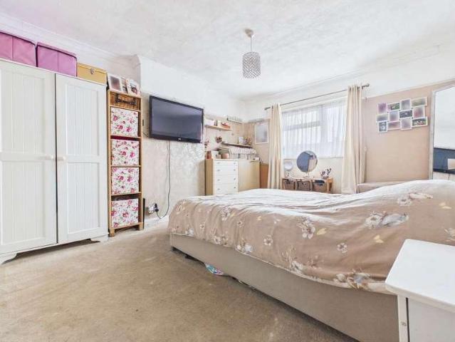 Flat for sale in Fishersgate, West Sussex