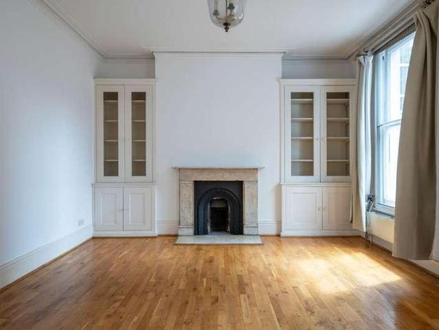 Flat for sale in Putney, Greater London