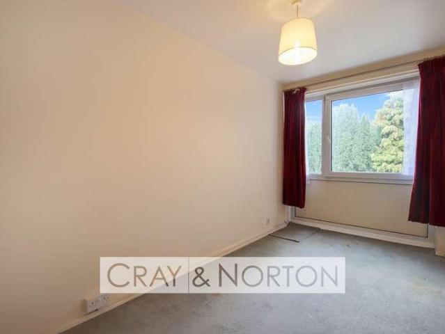 Flat for sale in London Borough of Croydon, Greater London