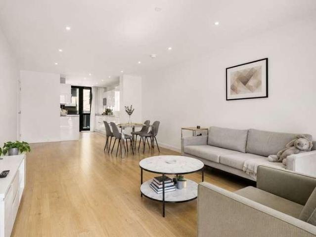 Flat for sale in Stratford Marsh, Greater London