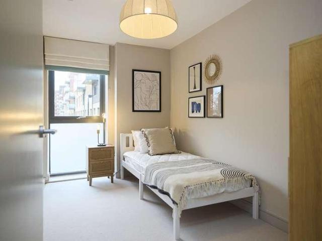 Flat for sale in Peckham, Greater London