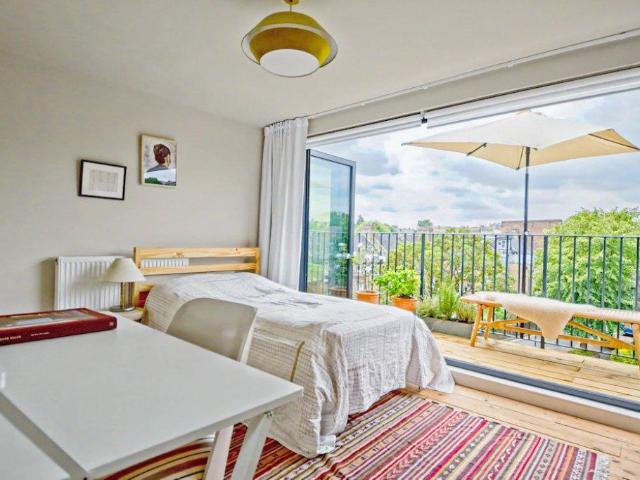Flat for sale in Archway, Greater London