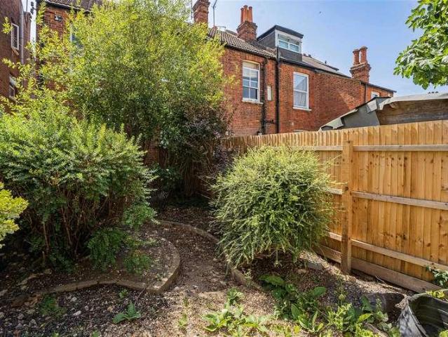 Flat for sale in Norbiton, Greater London
