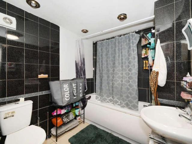 Flat for sale in Bromley-by-Bow, Poplar Grove