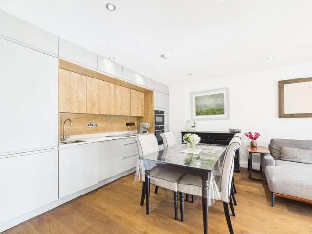 Flat for sale in Windsor, Fishery