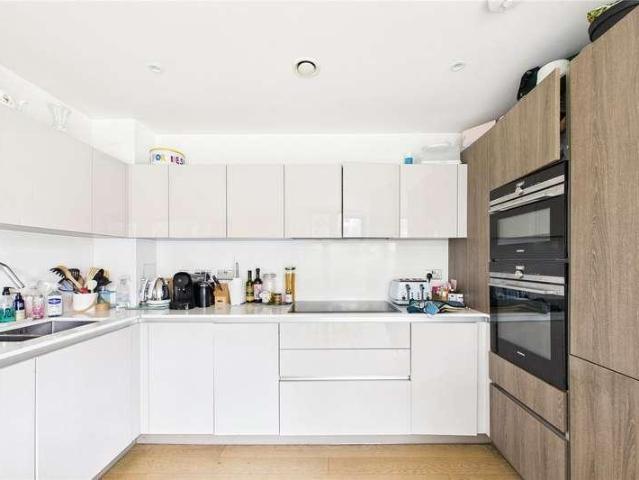 Flat for sale in West Dulwich, Greater London