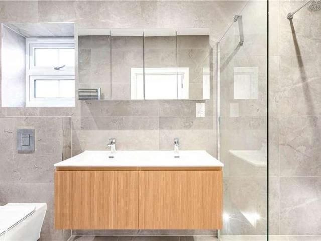 Flat for sale in Cockfosters, Greater London