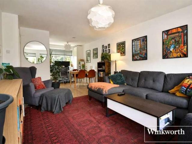 Flat for sale in Borehamwood, Hertsmere