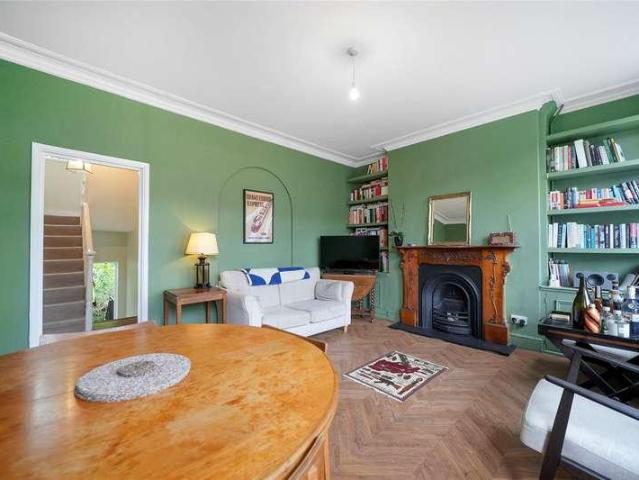 Flat for sale in Holloway, Greater London