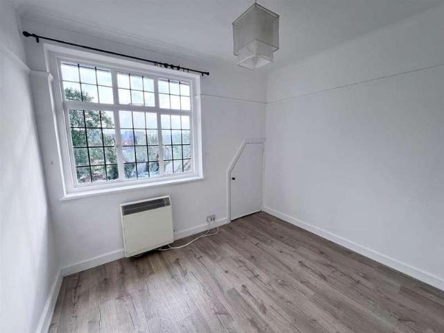Flat for sale in Denham, Denham Green