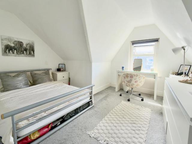 Flat for sale in Pokesdown, Bournemouth