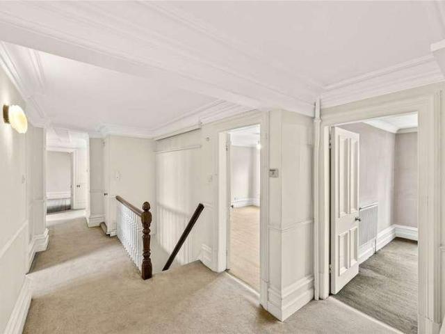 Flat for sale in Saint Giles, Bloomsbury