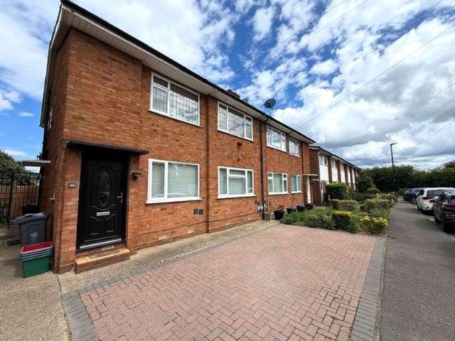 Flat for sale in London Borough of Hounslow, Greater London