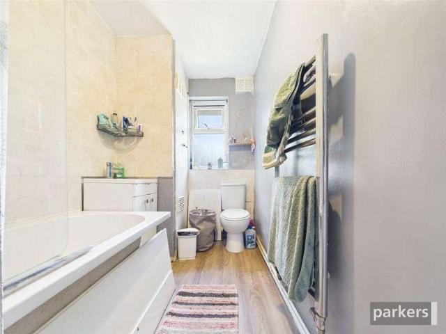 Flat for sale in Shinfield