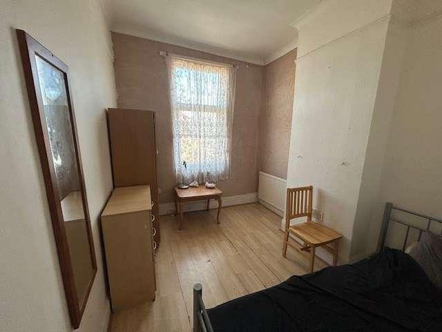 Flat for sale in Harlesden, Greater London