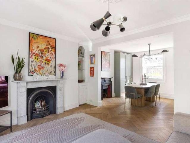 Flat for sale in Oval, Greater London