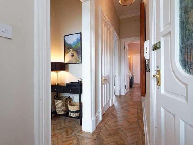 Flat for sale in Glasgow, Burnside Flat for sale in Glasgow, Burnside
