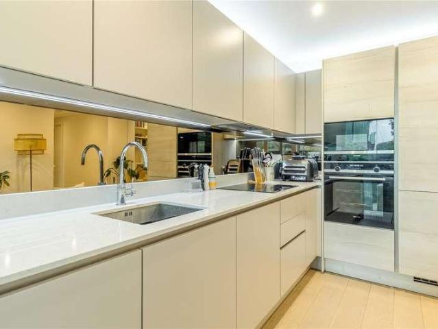 Flat for sale in Callis Yard, Greater London