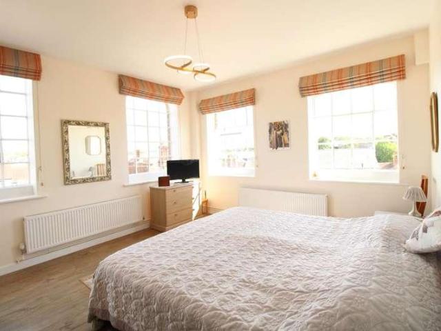 Flat for sale in Hythe, Fordham Heath