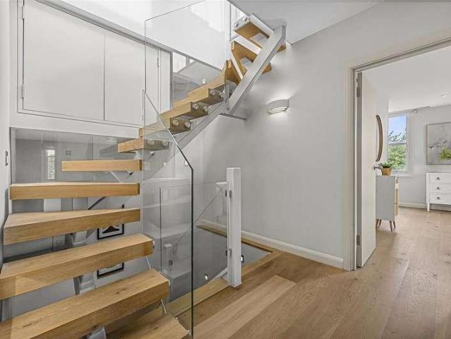 Flat for sale in Belsize Park, Greater London