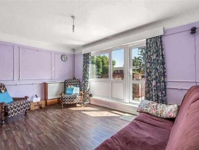 Flat for sale in South Hackney, Greater London