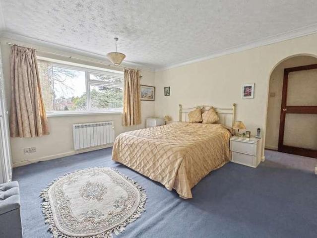 Flat for sale in Tricketts Cross, Ferndown